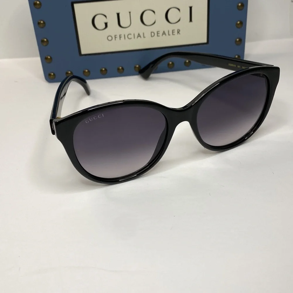 GUCCI GG0631S 001 round sunglass comes black frame with grey gradient lenses.